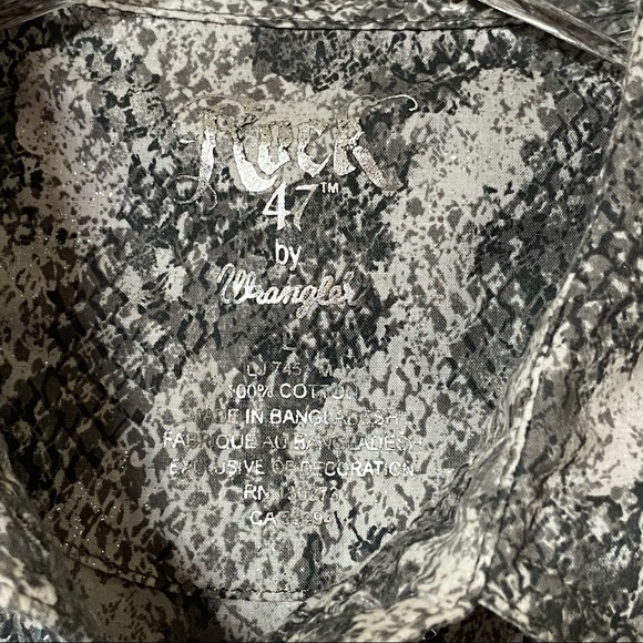 Wrangler Rock 47 Jewel Embossed Long Sleeve Snap Button Shirt Size Large - Picture 5 of 9